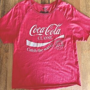 Catch the wave! Women’s Coca-Cola Classic tee